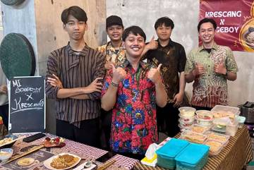 Institut Asia Malang dan Mie Bola Mas Pecahkan Rekor MURI