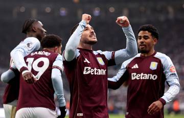 Villa Akhiri Puasa 21 Tahun di Kandang Newcastle