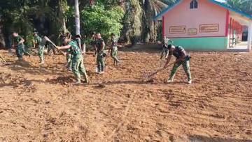 Personel TNI Kebut Pembersihan Sekolah-Rumah Ibadah di Sumut