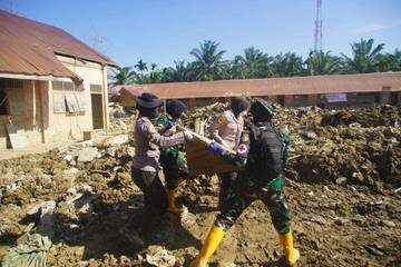 Ratusan Akpol Dikerahkan Bantu Wilayah Terdampak Banjir Aceh