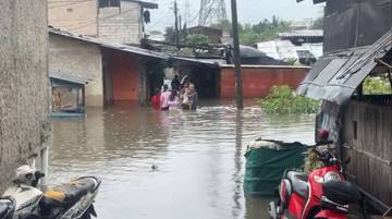 Banjir Kembali Rendam Permukiman Warga Kampung Sepatan Cilincing