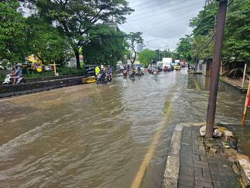 Banjir Genangi Jalan Daan Mogot, Lalu Lintas Tersendat