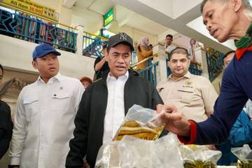 Mentan Tegaskan Tidak Ada Toleransi Penjualan Pangan di Atas HET