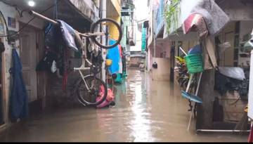 Banjir Setinggi 1 Meter Rendam Ratusan Rumah di Cengkareng 
