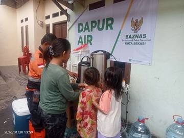 Baznas Bekasi Dirikan Dapur Air untuk Pengungsi Banjir