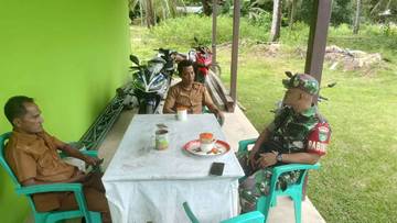 Babinsa Kadur Perkuat Komsos Desa