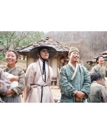 Still Cuts Film The King's Warden Di bagikan