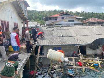 Polsek Palmatak Gerak Cepat Evakuasi Rumah Roboh