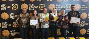 Bupati Natuna Terima Penghargaan UHC Kategori Utama