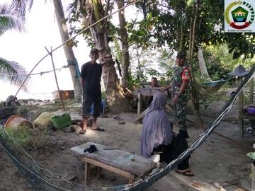 Menjelang Ramadhan, Babinsa Desa Batu-Belanak Komsos Bersama Warga