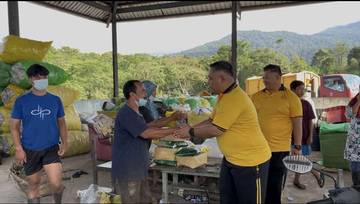 Polres Natuna Berbagi Jumat Berkah Peduli Lingkungan