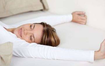 Berbagai Manfaat Tidur Tanpa Bantal