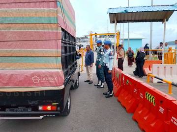 Satpomau Lanud MUS Turut Amankan Nataru di Pelabuhan 