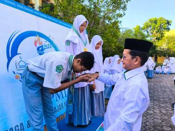 Kakankemenag Sabang Serahkan Medali POPMI MAN 