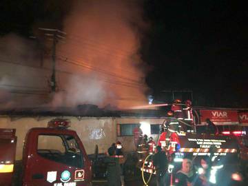 Kafe 99 Paser Terbakar, Upaya Pemadaman Hampir Dua Jam