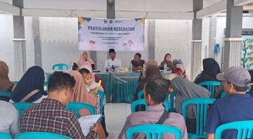 Anggota TNI Dampingi Penyuluhan Waspada Campak pada Anak