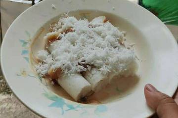 Sensasi Menikmati Putu Bumbung Panas di Musim Hujan