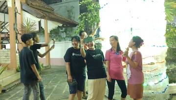 Kreasi Natal Warga Juwana Olah Sampah Plastik