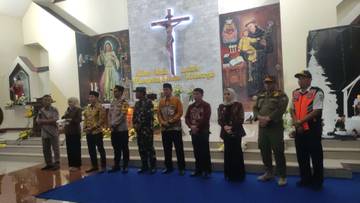 Pastikan Natal Kondusif, Bupati Kendal Kunjungi Sejumlah Gereja