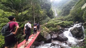 Pesona Jalur Trekking Curug Lawe Benowo Kalisidi