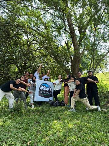 Trek and Care, Mahasiswa USM Bersihkan Bukit Diponegoro 