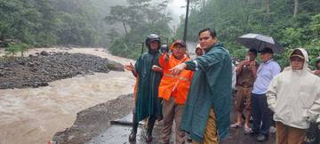 Wabup Jepara Tinjau Penanganan Longsor Desa Tempur