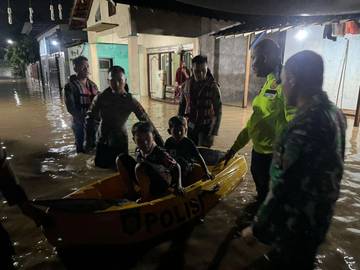 Banjir di Brangsong Kendal, Polisi Evakuasi Warga