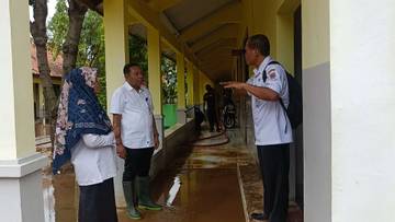 Banjir Landa Sekolah, Disdikbud Batang Instruksikan Pembelajaran Daring 