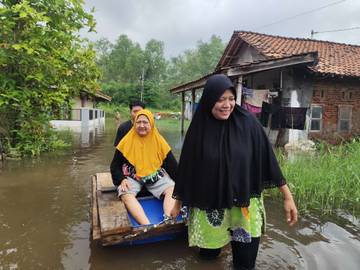Ratusan Rumah Terendam, Warga Tegaldowo Pekalongan  Tetap Bertahan 