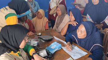 RS Mitra Bangsa Beri Pengobatan Gratis Korban Banjir   