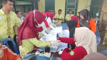 Korpri Kendal Layani Cek Kesehatan Warga Terdampak Banjir