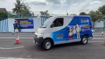 Driver MBG di Purworejo Dilatih Safety Driving
