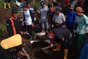 Ribuan Warga Temanggung-Magelang Bersihkan Sedimen Irigasi Soropadan