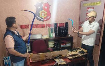 Polsek Jati Amankan Pengiriman Sajam Melalui Jasa Ekspedisi