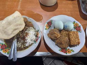 Kuliner Di Taman Bungkul Surabaya, Rawon Kalkulator