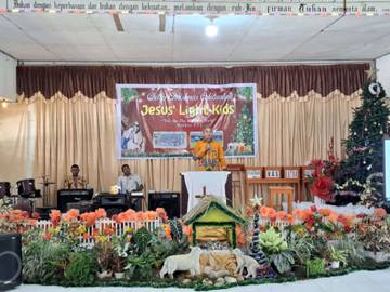 SD Charis Serui Gelar Perayaan Natal  Sekolah 2025