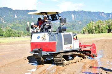 Bupati Tapteng Tinjau Langsung  Normalisasi Sungai dan Sawah 