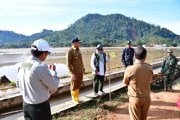 Peninjauan Lokasi Rencana Groundbreaking Rehabilitasi Lahan Sawah Tapteng