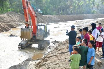 Masinton Tinjau Normalisasi Sungai Aek Harse di Hutanabolon