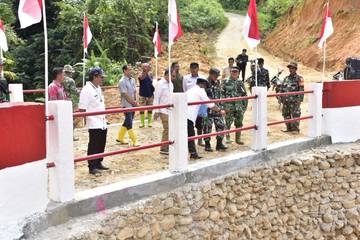 Bupati Tapteng:  Pembangunan Jembatan Armco Adalah Titik Awal
