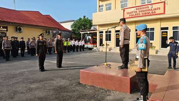 Belasan Personel Polres Sibolga Terima Satyalencana Pengabdian