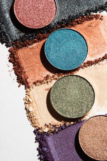 Glitchy Glam Geser Tren Kecantikan Minimalis