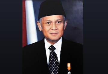 Mengenal BJ Habibie di Hari Lahirnya