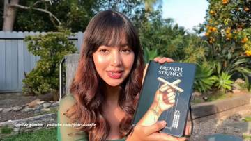 Makna Dibalik Cover Buku “Broken Strings” Karya Aurelie