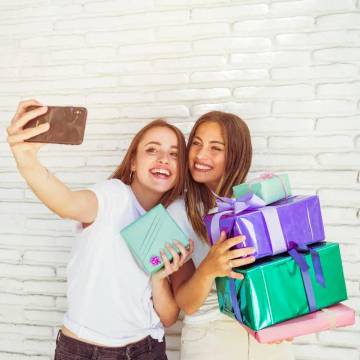 Asal Usul Kata dan Filosofi Kado