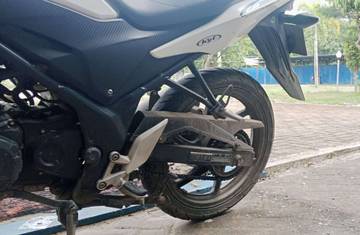 Jalan Licin di Musim Penghujan, Kapan Ganti Ban?