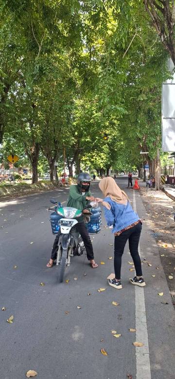 Kita Berbagi Sosial Bagikan 155 Nasi Bungkus Gratis