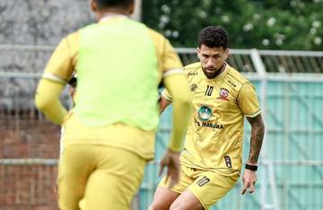 Carlos Bertekad Raih Kemenangan Lawan PSBS Biak