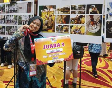 Siswi SMAN 1 Pemali Juara III Fotografi FLS3N