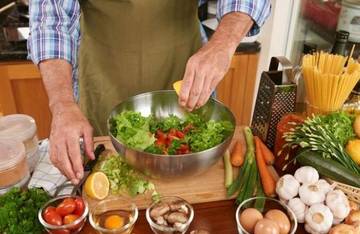 Swakelola Memasak, Pilihan Hemat Jaga Keseimbangan Gizi Keluarga